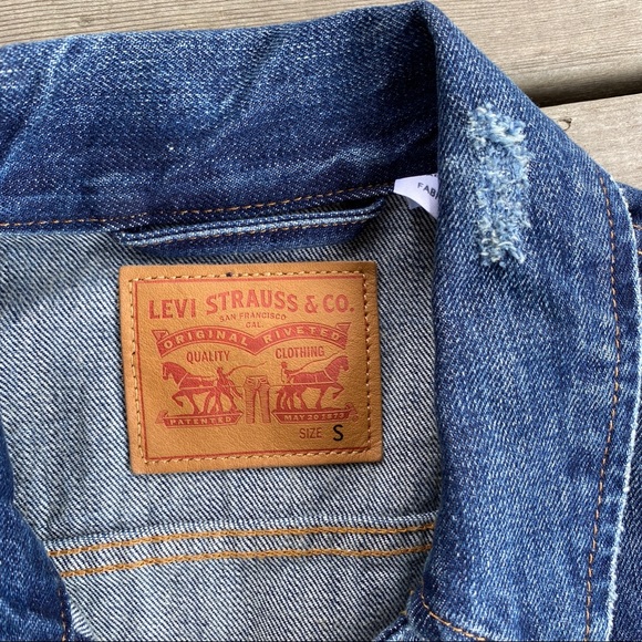 Levi’s Denim Trucker Jacket - Picture 3 of 8